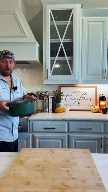 APPLE CIDER BOURBON SHORT RIBS This might be the ultimate fall dinner. Fall-apar