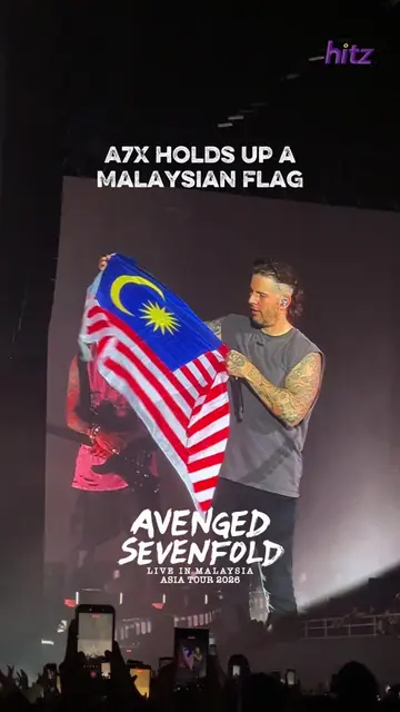 When he picked up the plushie.. aww 🥹🥹 #HITZ #AvengedSevenfold