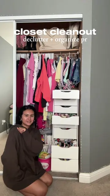 it’s officially time for a closet cleanout! starting with decluttering & organiz
