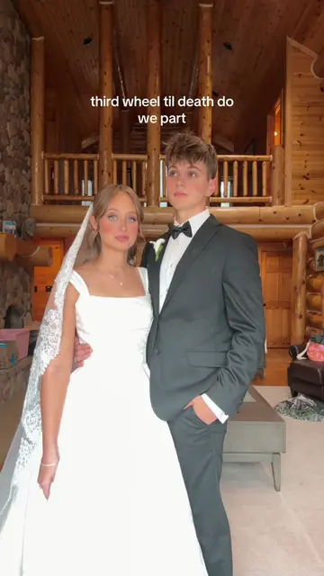 It’s me and you and us and your friend Steve (me) #wedding #thirdwheel #littlesi