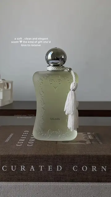 a perfume that gives clean girl energy in a bottle 🤍 soft, fresh, elegant, and 