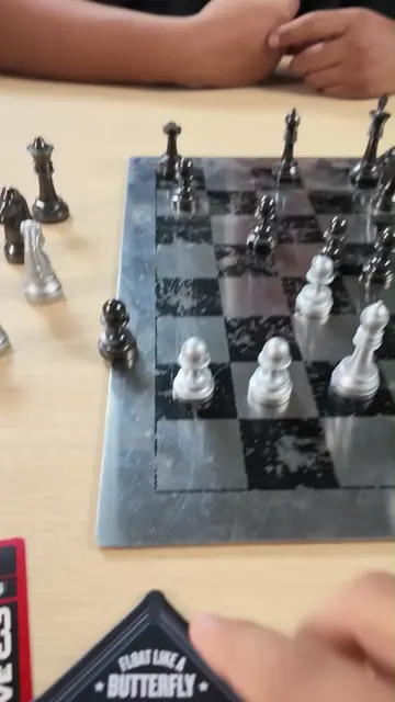 Catur dengan pion baru