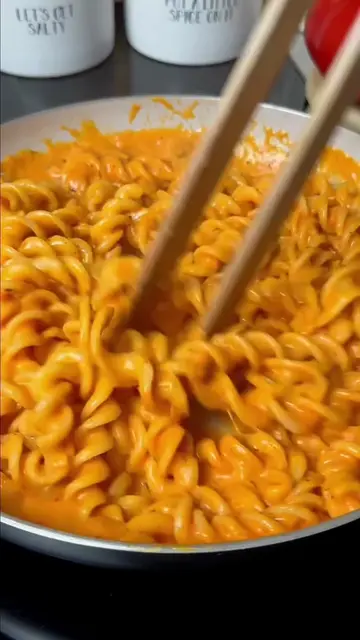 17-MINUTE DINNER 🍝❤️ Send this to someone you’d love to have dinner with! #past
