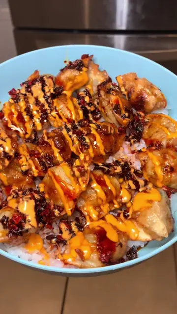 🥟🍚 Wontons & Sticky Rice 🛒 Ingredients * 🥟 1 package Bibigo Wontons * 🍚 Sti