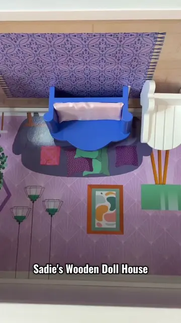 With 3 detailed floors and 10 colourful pieces of wooden furniture, 123cm Sadie'