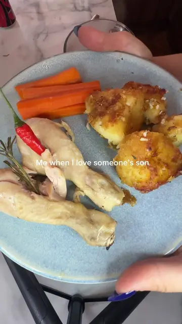 Making roast dinners is my love language 🍗🥔🥕💕 #roastdinner #sunday #cooking 