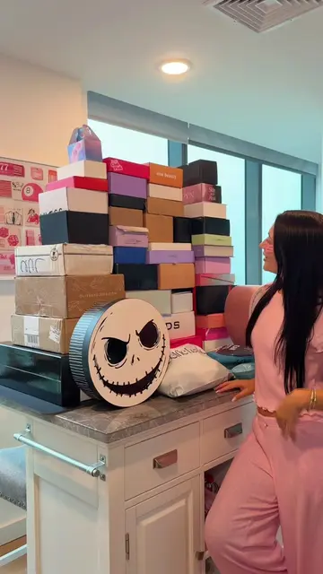 let’s unbox this week’s PR! 🩷📦🎀 #prhaul #prunboxing #beautyinfluencer #prpack