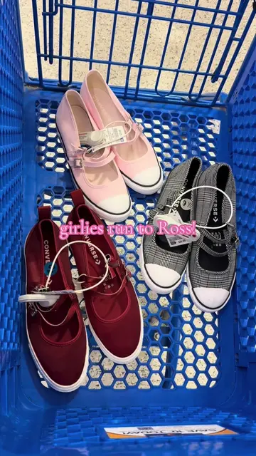 Adding these to my fall wardrobe immediately 🍂🎀 #Converse #ConverseFlats #Fall