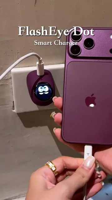 FlashEye Dot, a smart Charger that REACTS to you💜💜#iphone18promax #techtok #cu