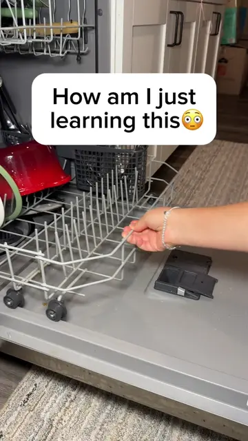 Simple straw hack keeps bottles upright in your dishwasher 💦 #lifehacks #cleani