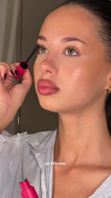 Publi. Enamorada de la nueva máscara Showstopper de @BourjoisParis Alarga y defi