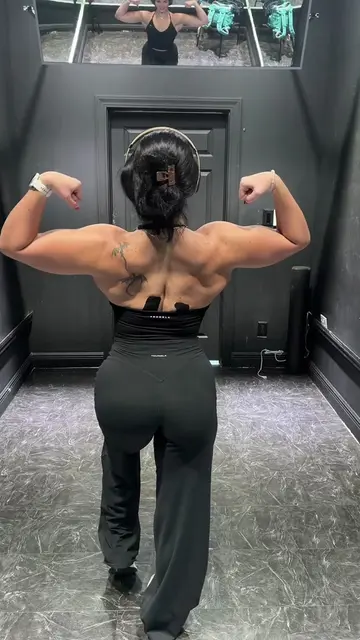 just bulked up ..  #gym #bodybuilding #gymgirls #gymgirlsoftiktok #bodybuilder @