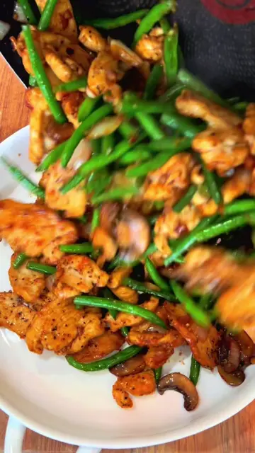 This recipe is absolutely delicious! And easy to make.😋  #chickenstirfry #EasyR