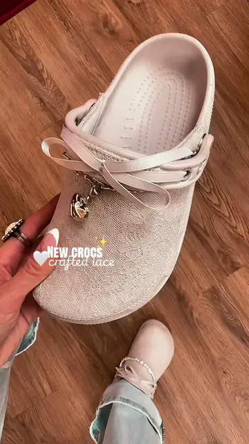 The new Crocs Crafted Lace are such a pretty twist on the classic clog 🖤 I love