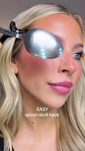 EASY skull makeup! All you need is a spoon & eyeliner 💀 IB: @Emily Temby✨  #hal