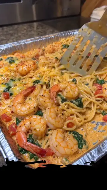 Creamy Cajun Shrimp & Spinach Pasta Bake Save this Creamy Cajun Shrimp & Spinach