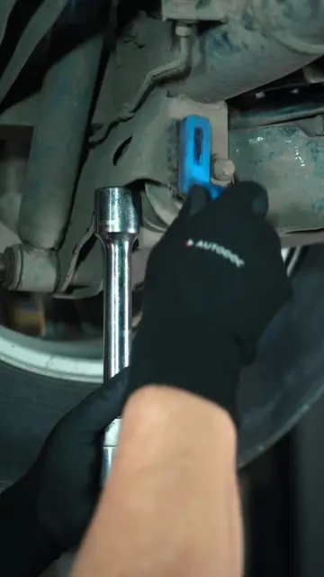 How to remove a seized bolt 🔩  #hack #trick #howto #DIY #bolt 
