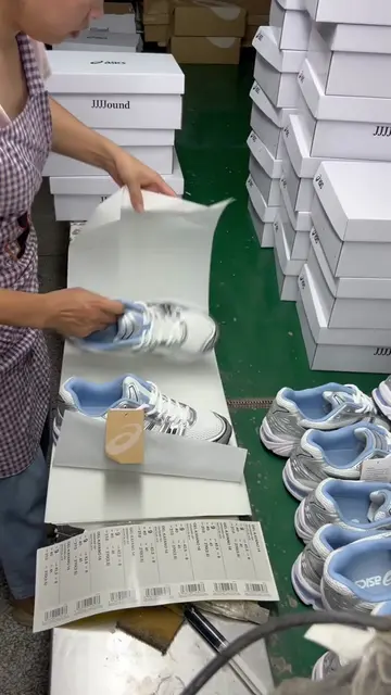 Working#usa #uslife🇺🇸 #asicsshoes#shoes #factory 