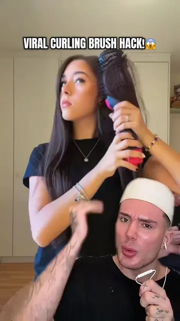 VIRAL CURLING BRUSH HACK!😱 Credit: @Maysa 💕🧁 #curlyhairtutorial #curlygirl #c