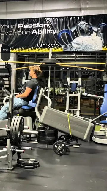 This took vary long guys… @Sam Lashenko #comedy #gym #funny #workout #fyp 