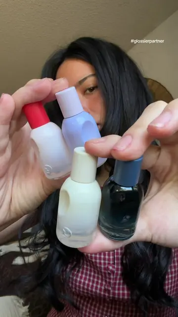 Divas, they shrunk the @Glossier You bottles 🤏🏽 Let’s style four different out