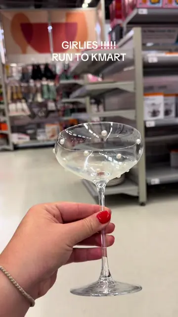 These are SO giving bride vibes 🥂🎀 wish I had these for my wedding morning! 🥺