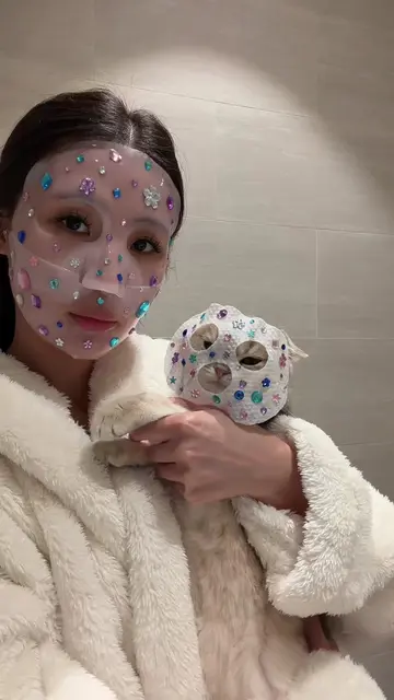 Skye wanted to participate too #bedazzled #facemask #cat 