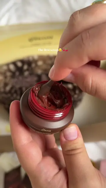 The first scoop 😮‍💨🍫🍒🍯 #relateable #dontdoit #gisou #viralmakeup #lipmask 