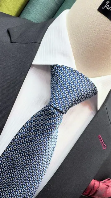 #tie how to tie a tie in 15 seconds James Bond Tailor Chiang Mai — Bespoke Tailo