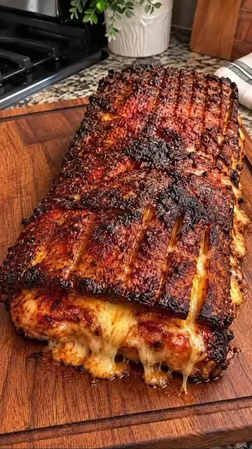 This crispy, cheesy, smoky goodness is EVERYTHING 🤤🔥 The crust, the juicy meat