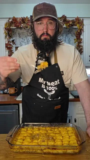 Day 5 🍔 Cheeseburger Tater Tot Casserole Ingredients: 1½ lbs ground beef ½ smal