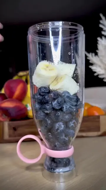 🔥 PORTABLE BLENDER – 18,000/= 🔥 🔋 Ya kuchaji — unaweza kuitumia bila waya baa