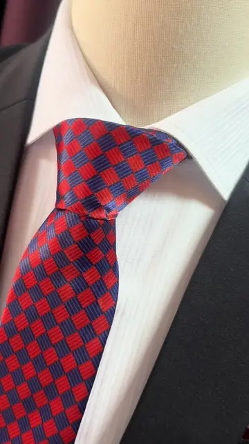 #tie how to tie a tie in 15 seconds James Bond Tailor Chiang Mai — Bespoke Tailo