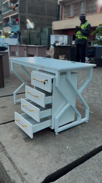 Don't let your office see this 😍 1.2m executive metallic office desk + movable 