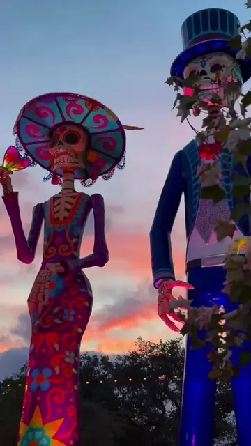 Día de los Muertos in San Antonio 🌼💀 Experience the magic of Día de los Muerto