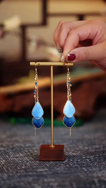 Would you wear these blue wisteria earrings? 💙 Handmade from mulberry silk usin