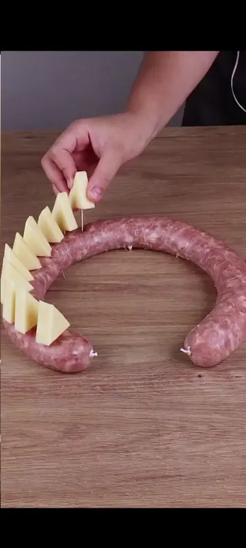 🔥 THE ULTIMATE SAUSAGE SANDWICH! 🌭🧀 Crispy bacon, juicy sausage, melted chees