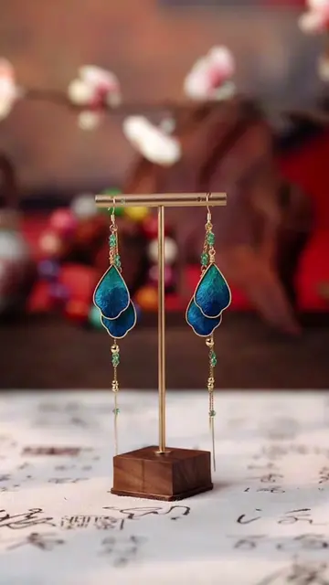 Love These Silk Flower Earrings? 💚 Inspired by the shimmering emerald of a peac