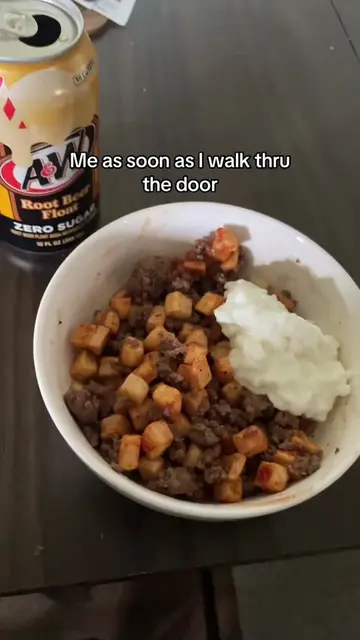 Ground beef and potatoes on top #slop #slopbowl #macros #gym