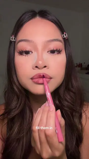 Trying this lip volumizing hack 🫣🫣 (ic: @Chloe)