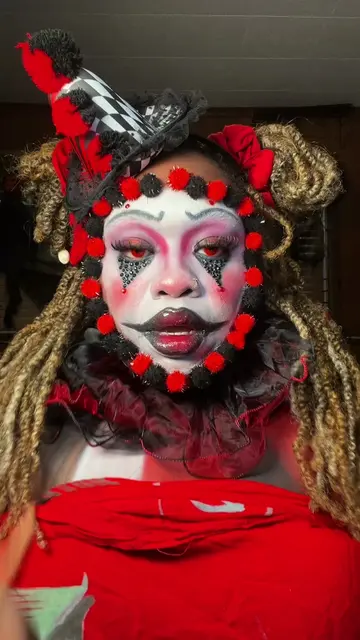 Get in Focus 🤡🤭 #halloweenmakeup #clownmakeup #makeuptransitions #halloweentra