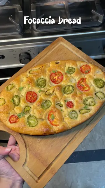 Nothing beats the smell of freshly baked bread at home! Easiest Focaccia Bread R
