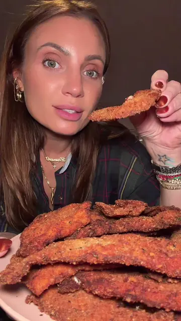 It’s Monday, you know the drill #cookwithme #chickencutlets #EasyRecipe #easydin