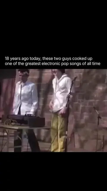 Is there anyone that doesn't love this song? 🥹 Rewind back to 2003, as Andrew V