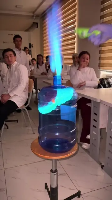 🔥🧪 A Fascinating Chemistry Experiment: Combustion of Alcohol Vapour! ⚗️ What h