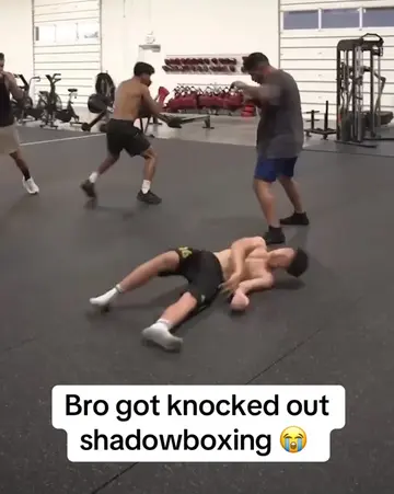 (via marin_boxing_/IG) #boxing #shadowboxing #knockout 