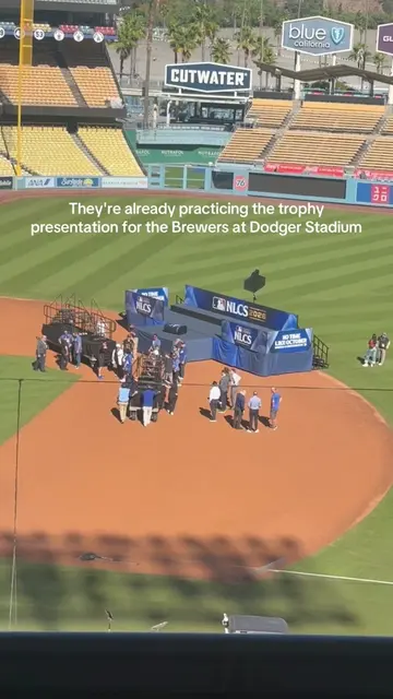 🚨🏆 HOLD UP… THE BREWERS ARE ALREADY GETTING READY TO CELEBRATE IN LA?! 😳😂 Ap