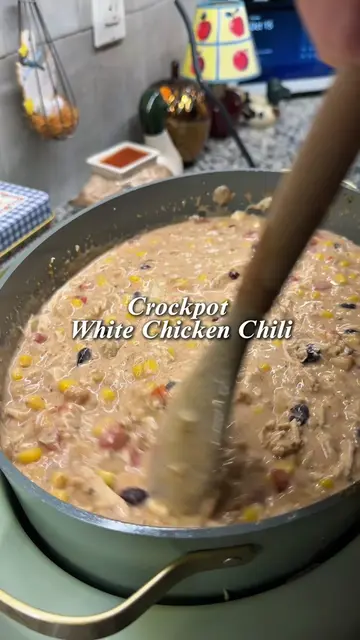 Crockpot White Chicken Chili  This white chicken chili is SO creamy, packed with