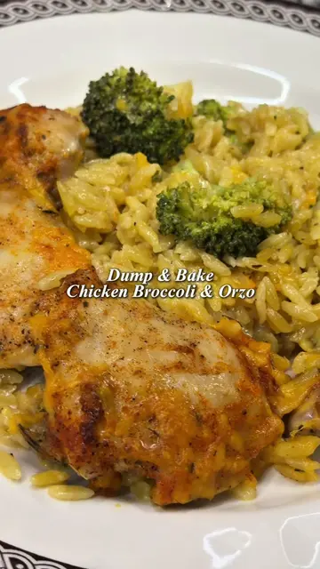 Dump & Bake Chicken Broccoli & Orzo Bake 🥦🧀🍗 If you love an easy, cheesy, com