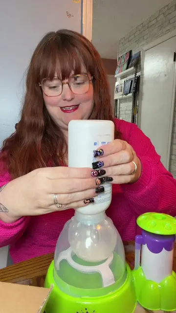 Re-edit :  Squishy with baby powder?! #squishy #squish #laugh 